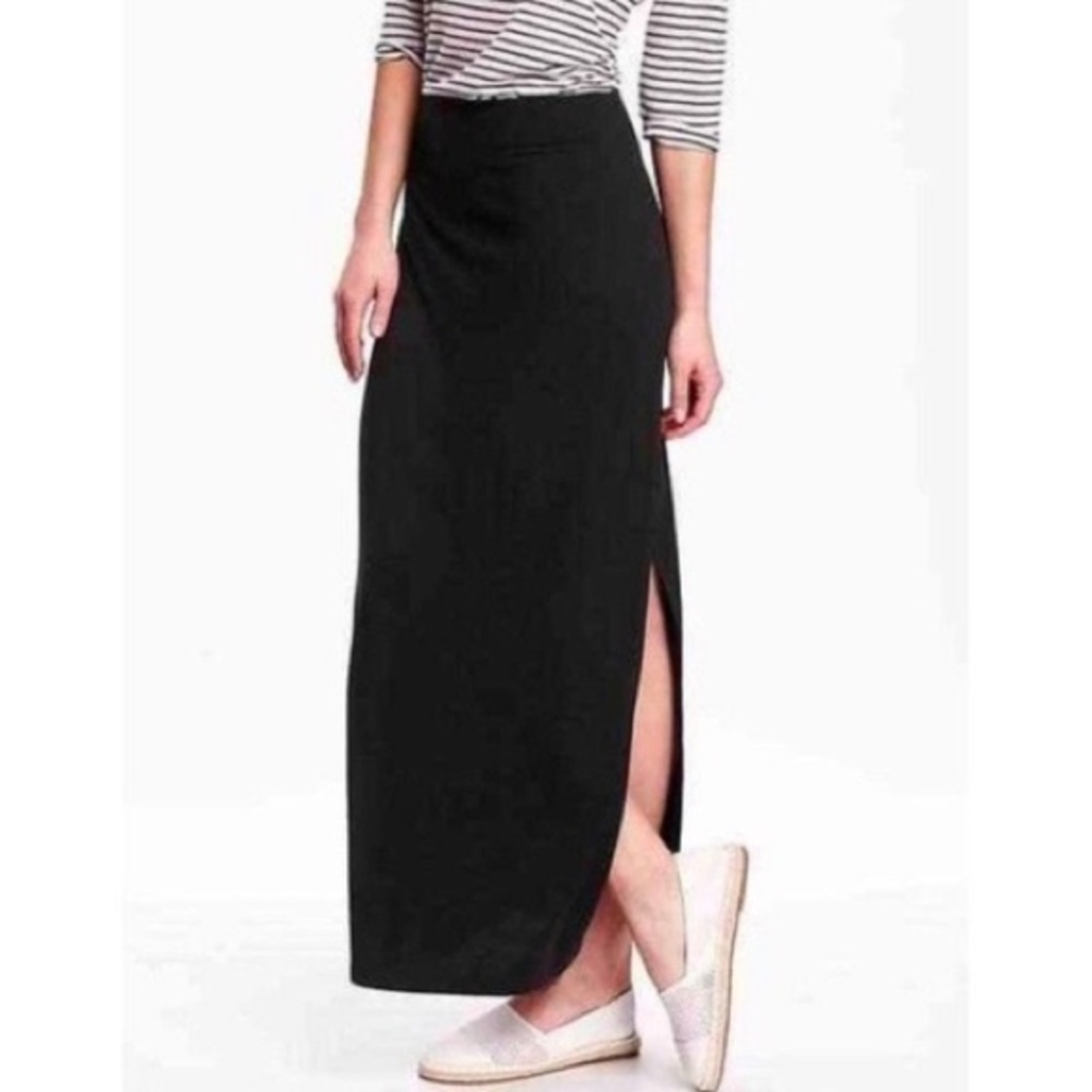 Black maxi skirt with side slit